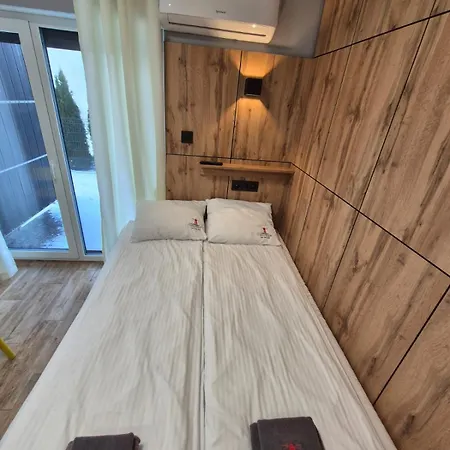 Lighthouse - Adults Only - 12plus 홈스테이