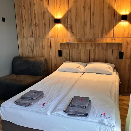 Lighthouse - Adults Only - 12plus 홈스테이