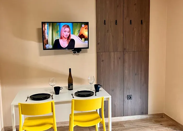 Lighthouse - Adults Only - 12plus * كرينيتا مورسكا