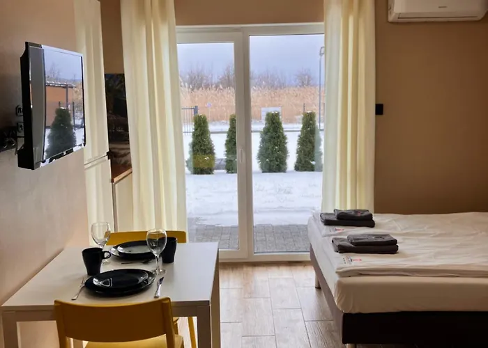 Lighthouse - Adults Only - 12plus * كرينيتا مورسكا