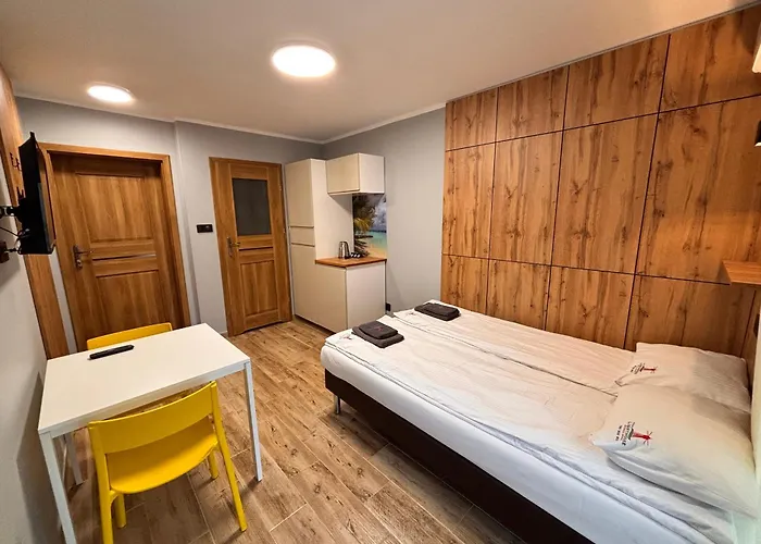 Lighthouse - Adults Only - 12plus * كرينيتا مورسكا